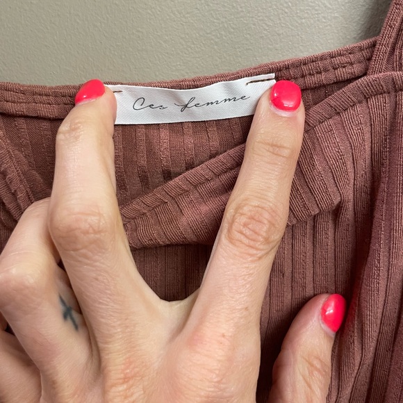 Off the Shoulder Top - Picture 2 of 2